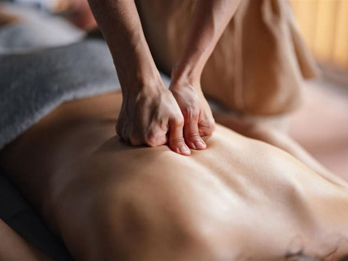Aromatherapy massage with warm scented oil at Muchly Health Center in Fresno CA